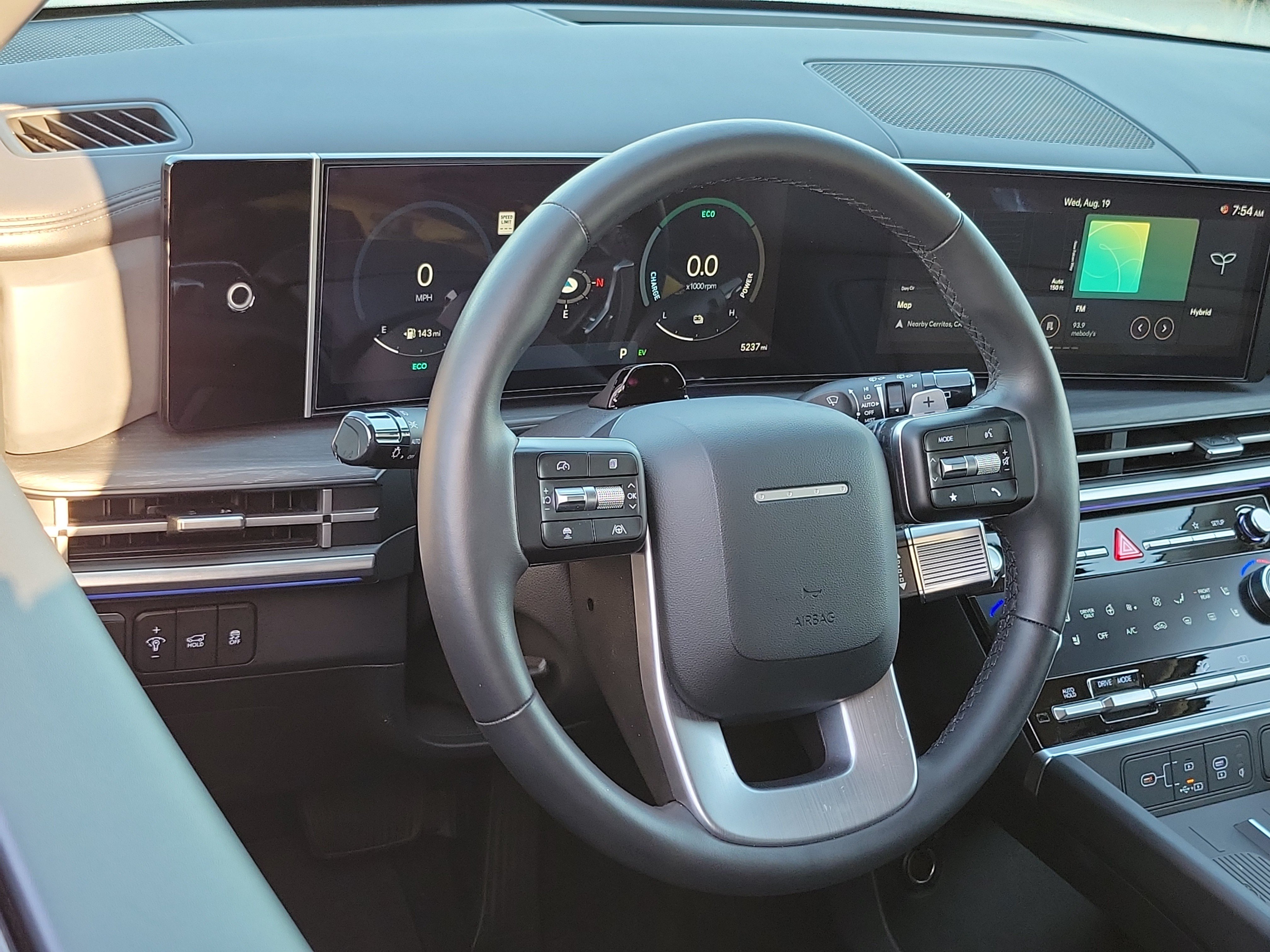 Certified 2025 Hyundai Santa Fe Limited FWD image 9