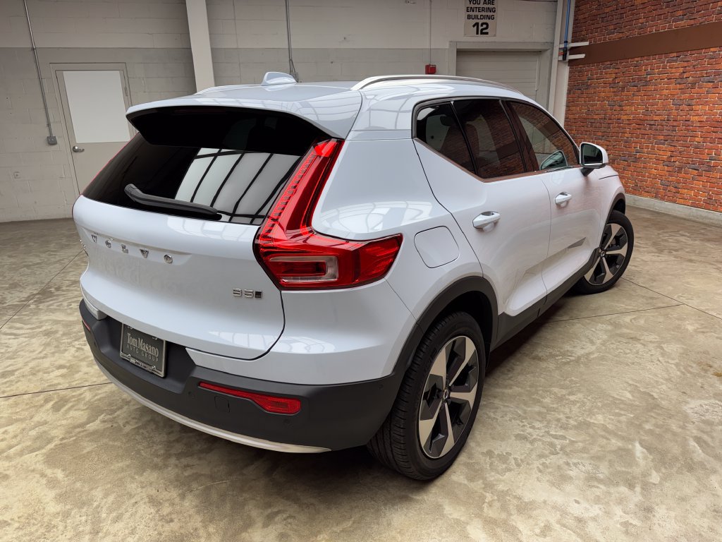 Used 2024 Volvo XC40 B5 Plus w/ Protection Package Premier AWD/4WD image 5