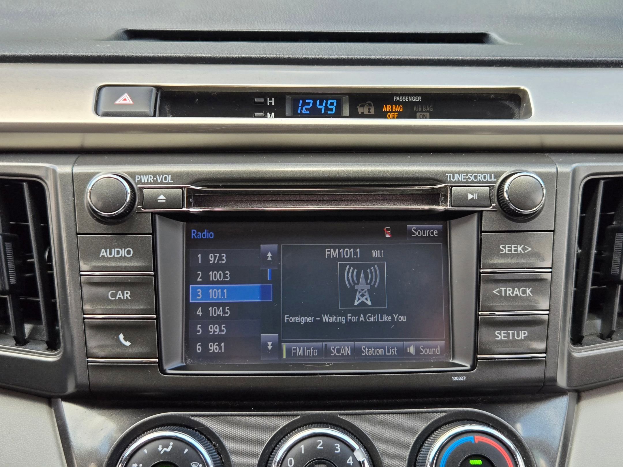 Used 2014 Toyota RAV4 LE FWD image 16