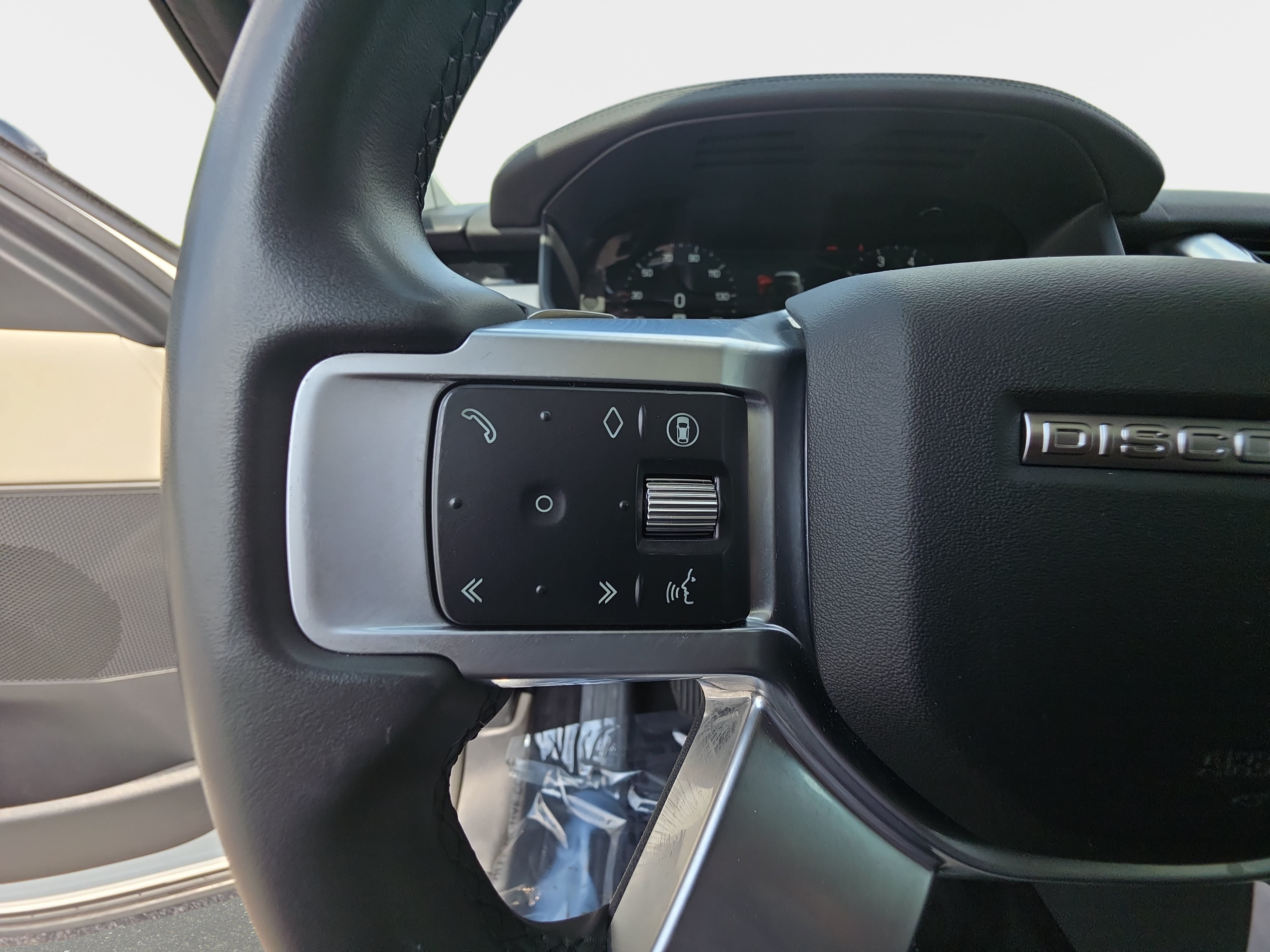 Certified 2025 Land Rover Discovery S AWD/4WD image 19