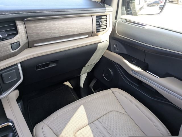 Used 2024 Ford Expedition Limited image 16
