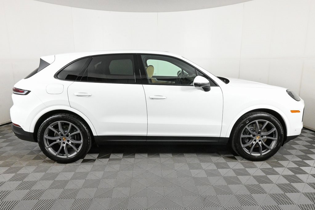 Used 2025 Porsche Cayenne image 29