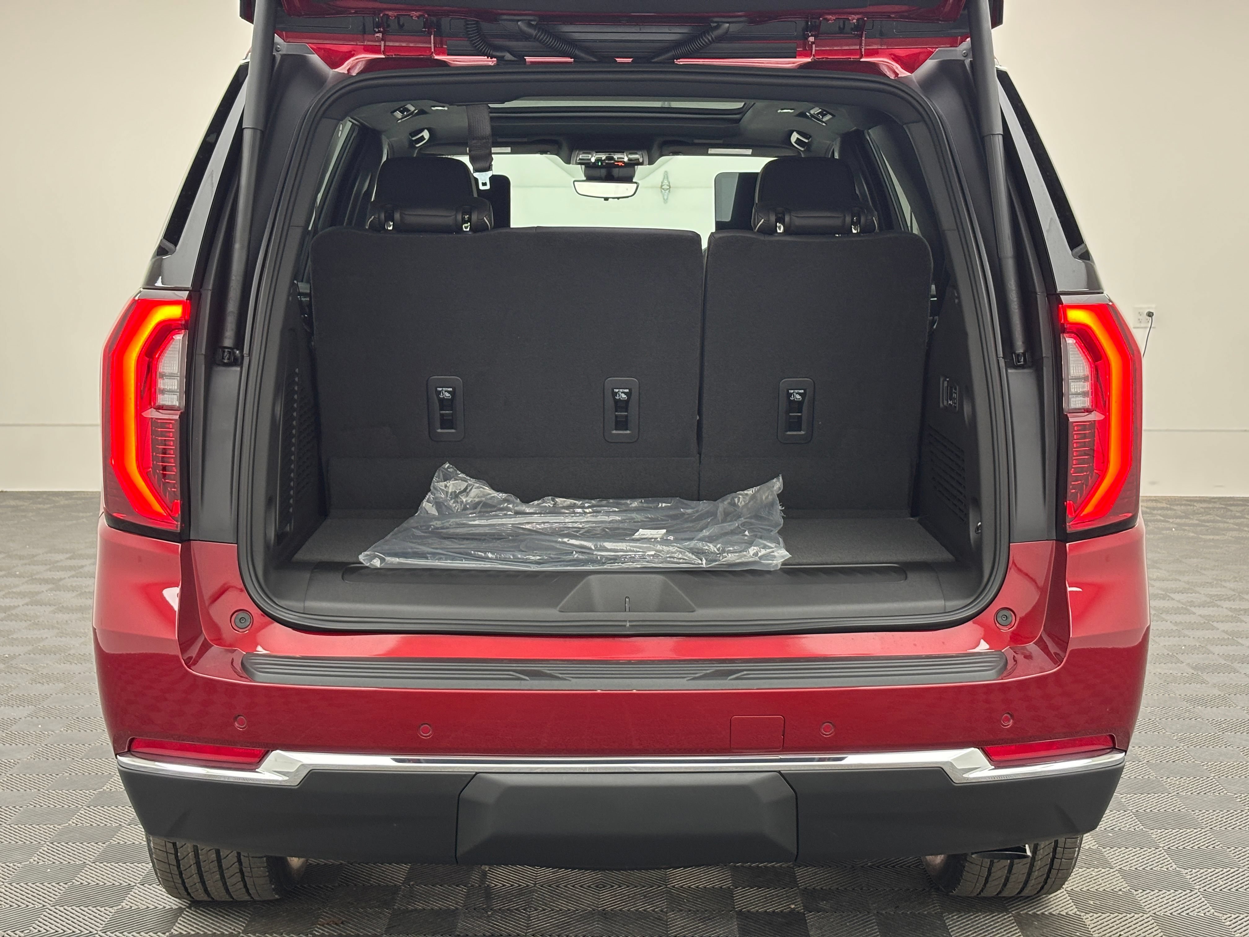 New 2026 GMC Yukon Elevation w/ Elevation Premium Package AWD/4WD image 13