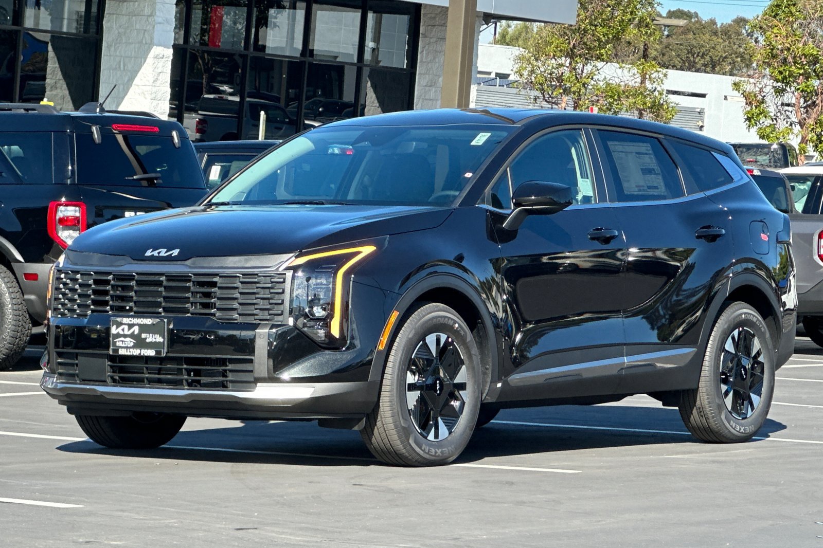 New 2027 Kia Sportage LX FWD image 8