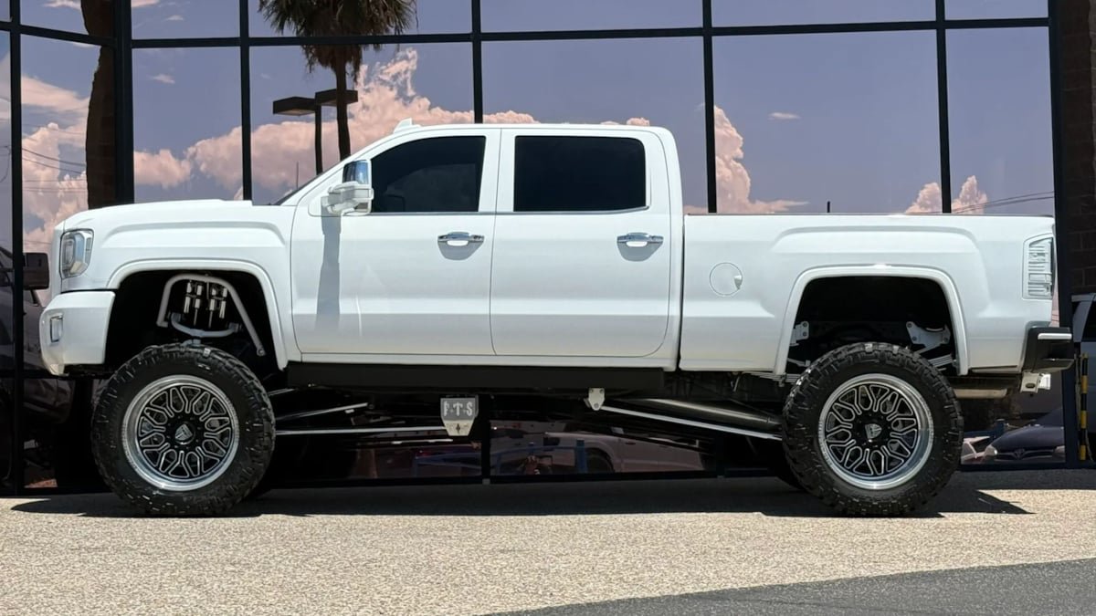 Used 2017 GMC Sierra 3500 Denali w/ Duramax Plus Package AWD/4WD image 5