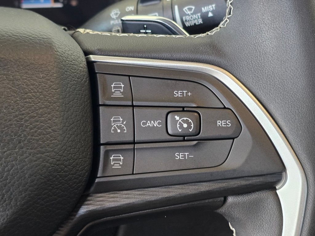 Used 2023 Jeep Grand Cherokee Altitude AWD/4WD image 21