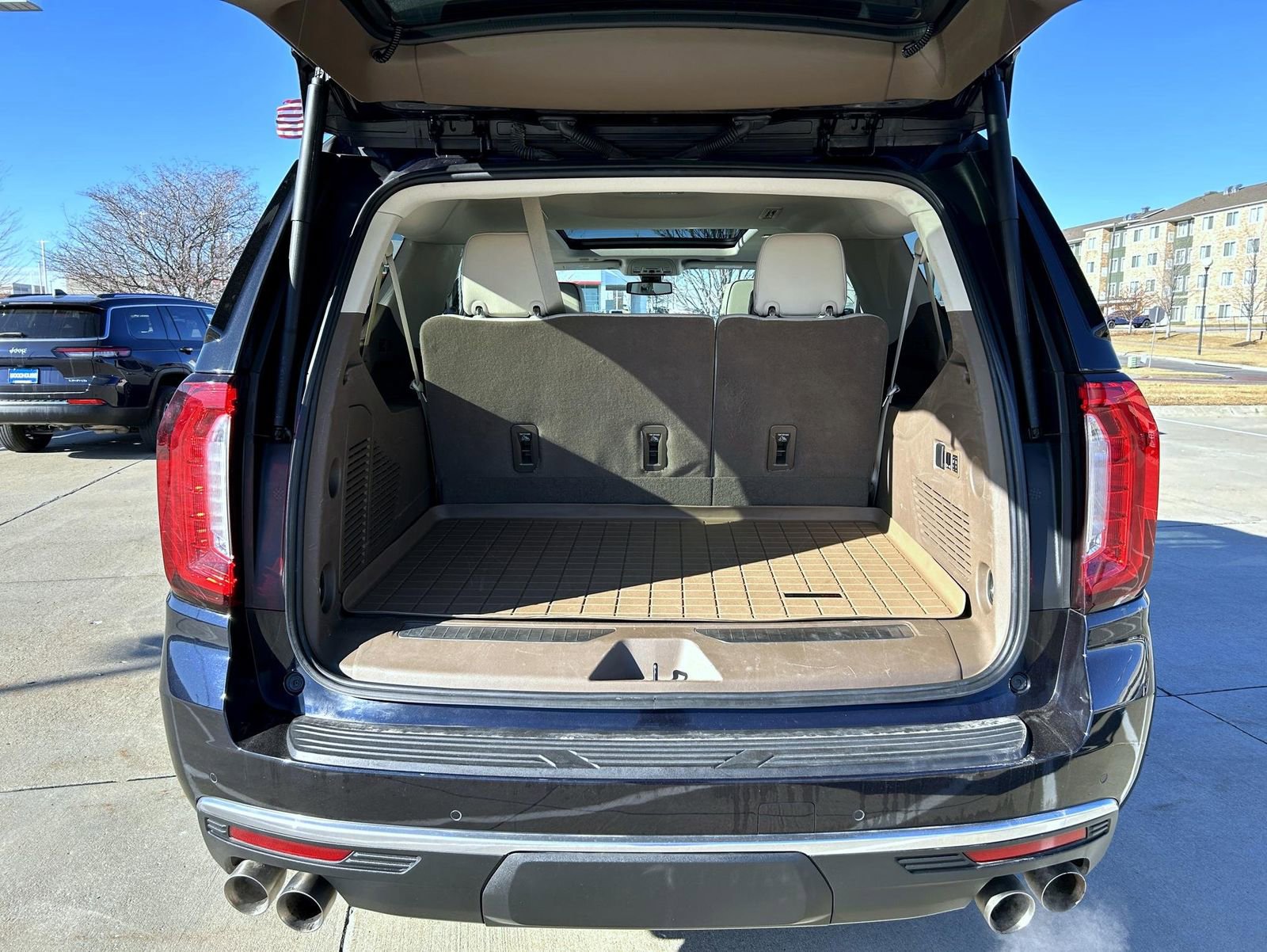 Used 2022 GMC Yukon XL Denali image 23