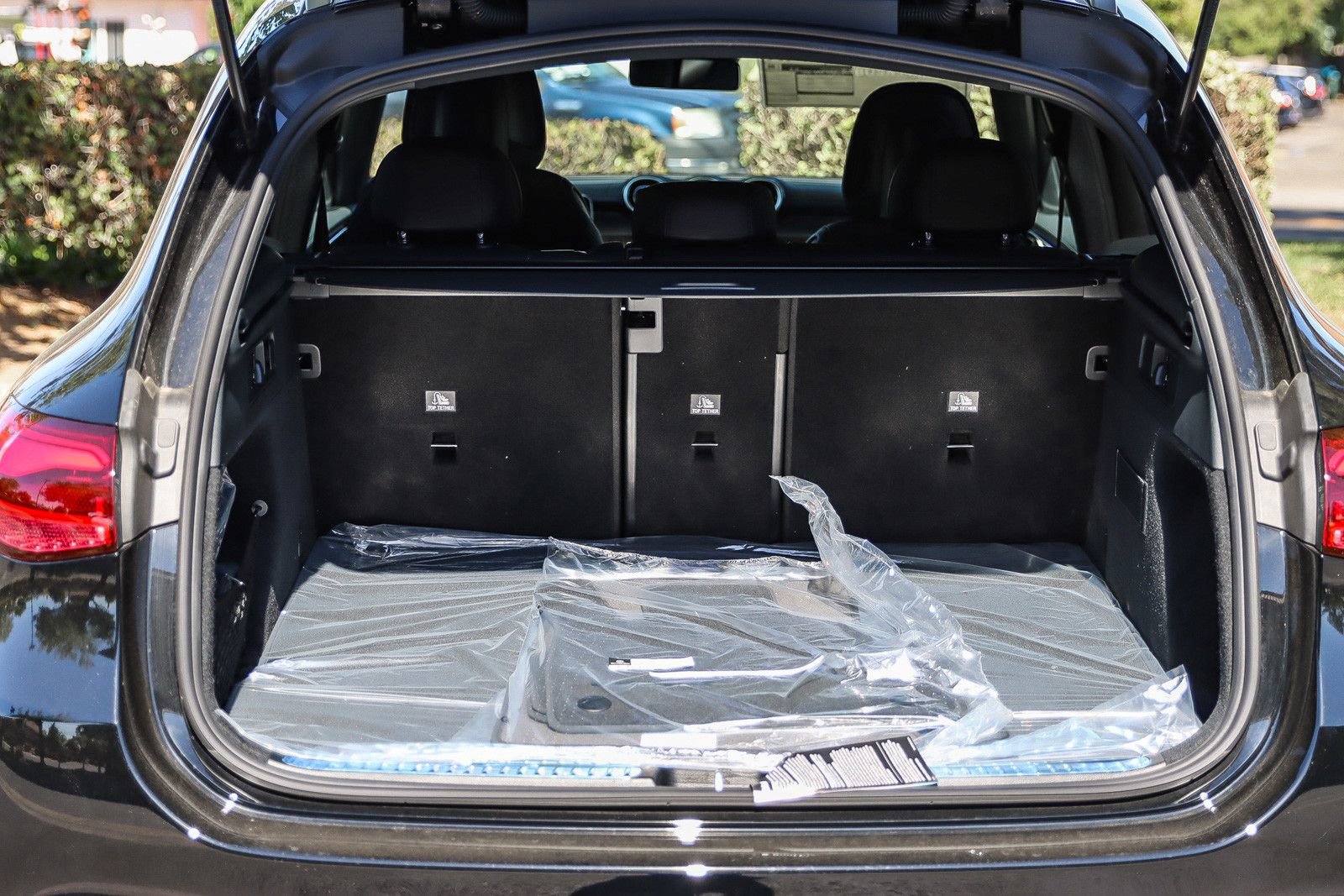 Used 2024 Mercedes-Benz GLC 300 4MATIC image 24