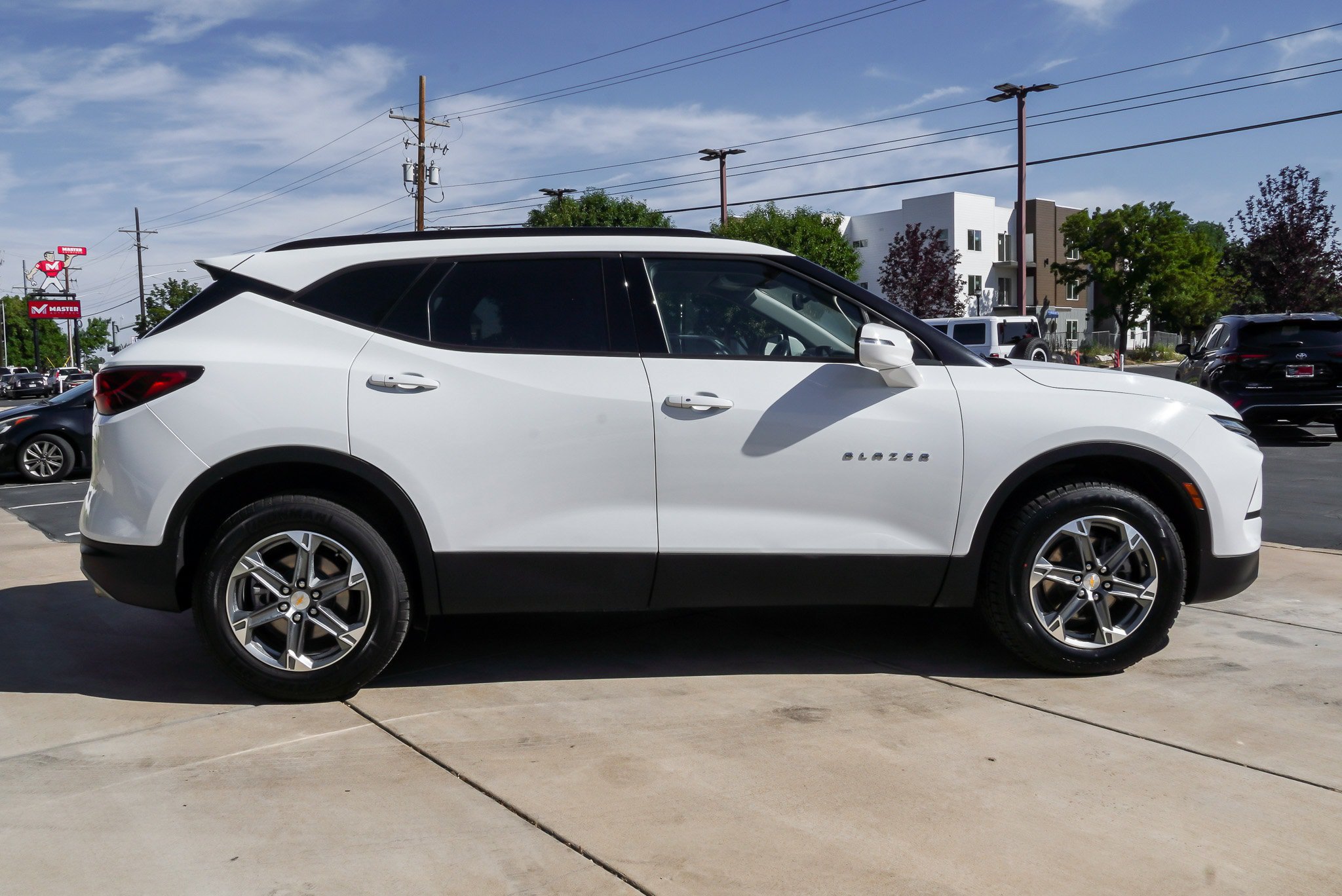 Used 2023 Chevrolet Blazer LT FWD image 9