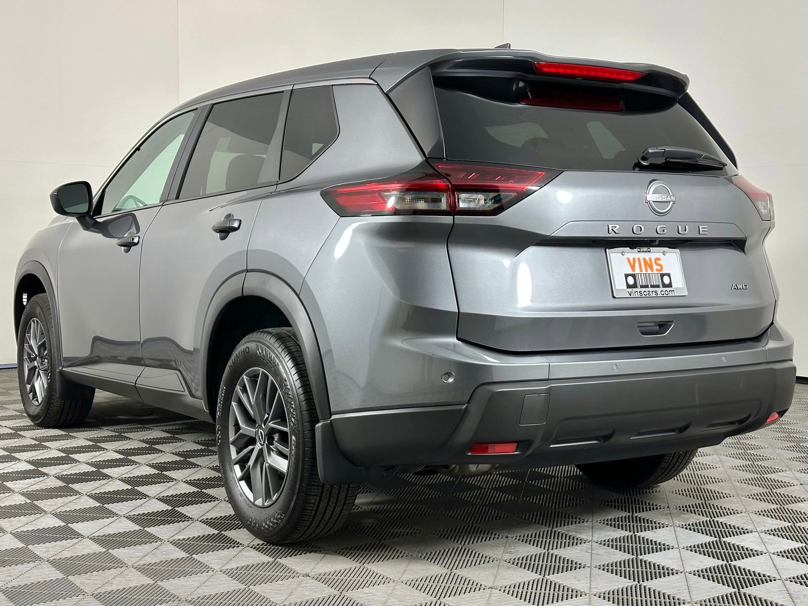 Used 2025 Nissan Rogue S image 31