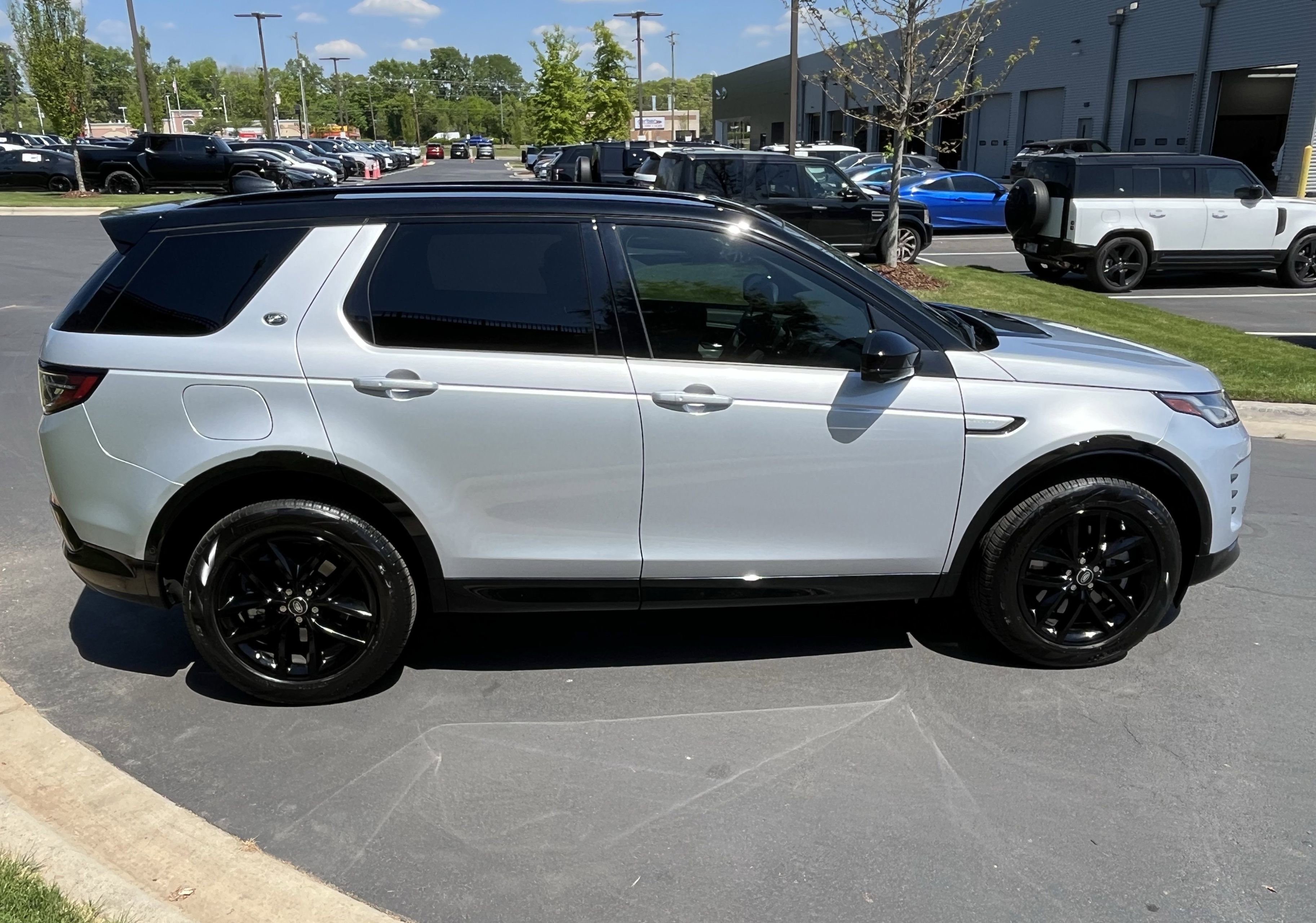 Certified 2025 Land Rover Discovery Sport Dynamic SE image 8