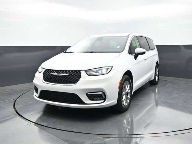 Used 2023 Chrysler Pacifica Touring-L AWD/4WD image 4
