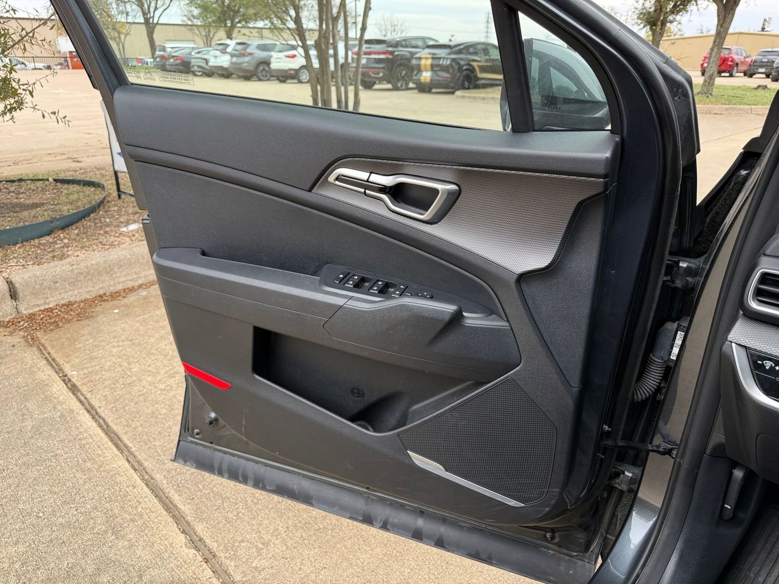 Used 2025 Kia Sportage LX image 18