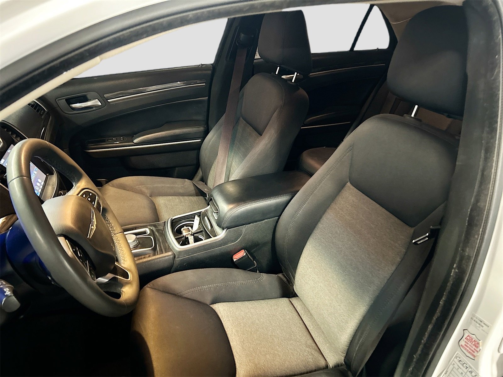 Used 2022 Chrysler 300 Touring w/ Sport Appearance Package image 20