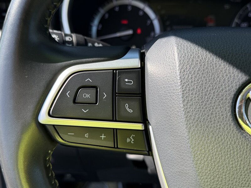 Used 2022 Toyota Highlander XLE AWD/4WD image 24