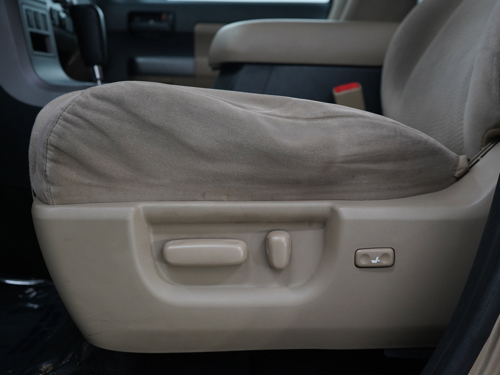 Used 2012 Toyota Sequoia SR5 AWD/4WD image 20