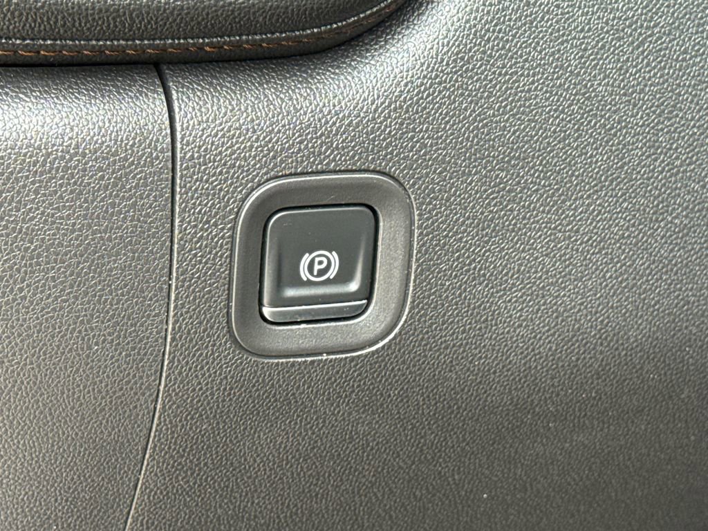 Used 2020 GMC Sierra 1500 AT4 w/ AT4 Premium Package image 23