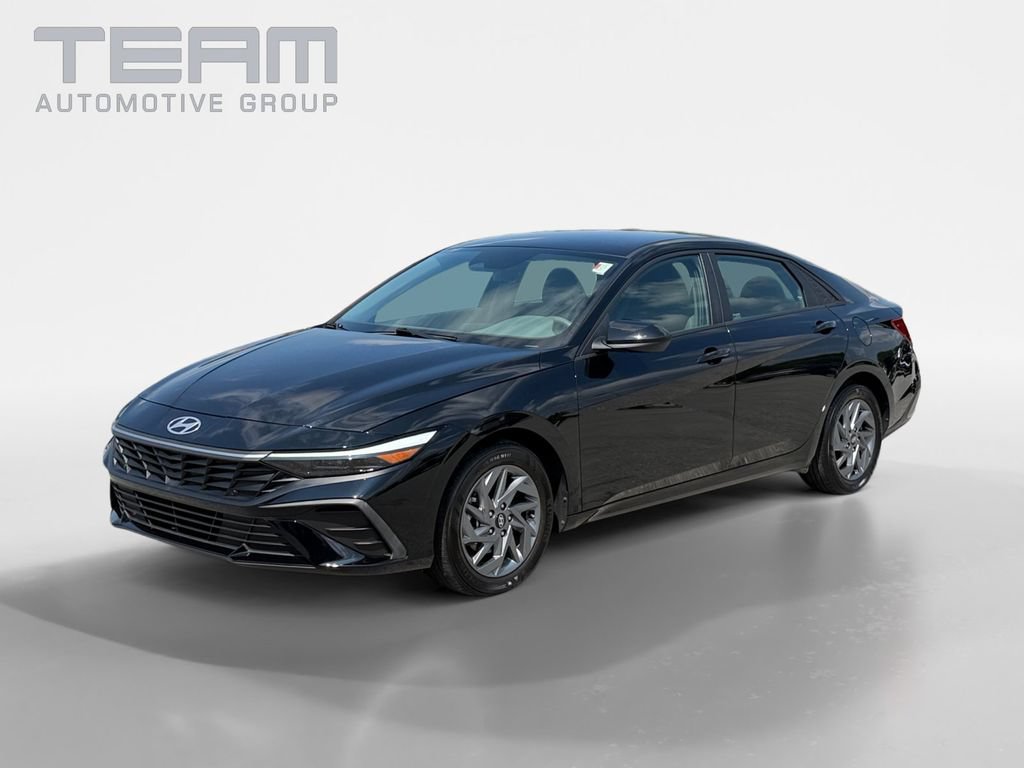 Used 2024 Hyundai Elantra SEL FWD image 3