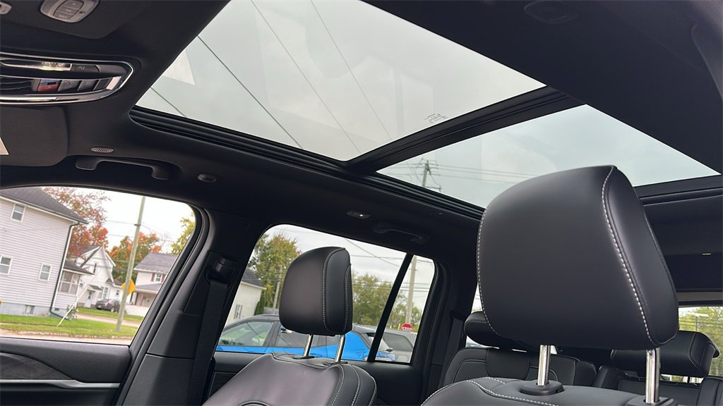 New 2025 Jeep Grand Cherokee Limited w/ Black Appearance Package image 14