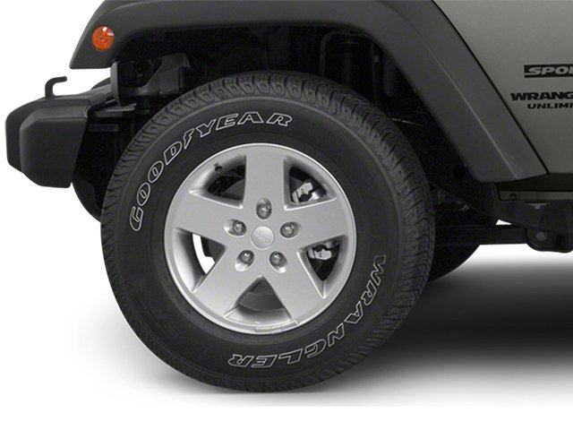 Used 2013 Jeep Wrangler Unlimited Sahara AWD/4WD image 13