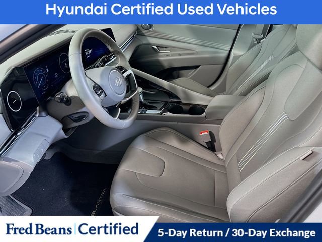 Used 2025 Hyundai Elantra SEL FWD image 14