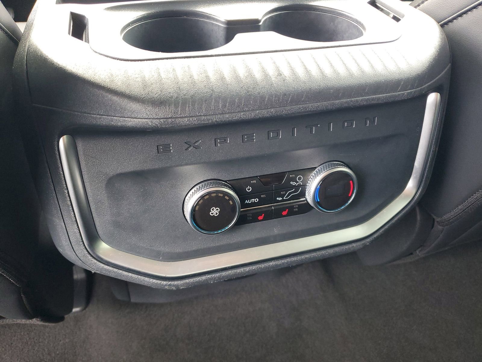 Certified 2025 Ford Expedition Platinum image 14