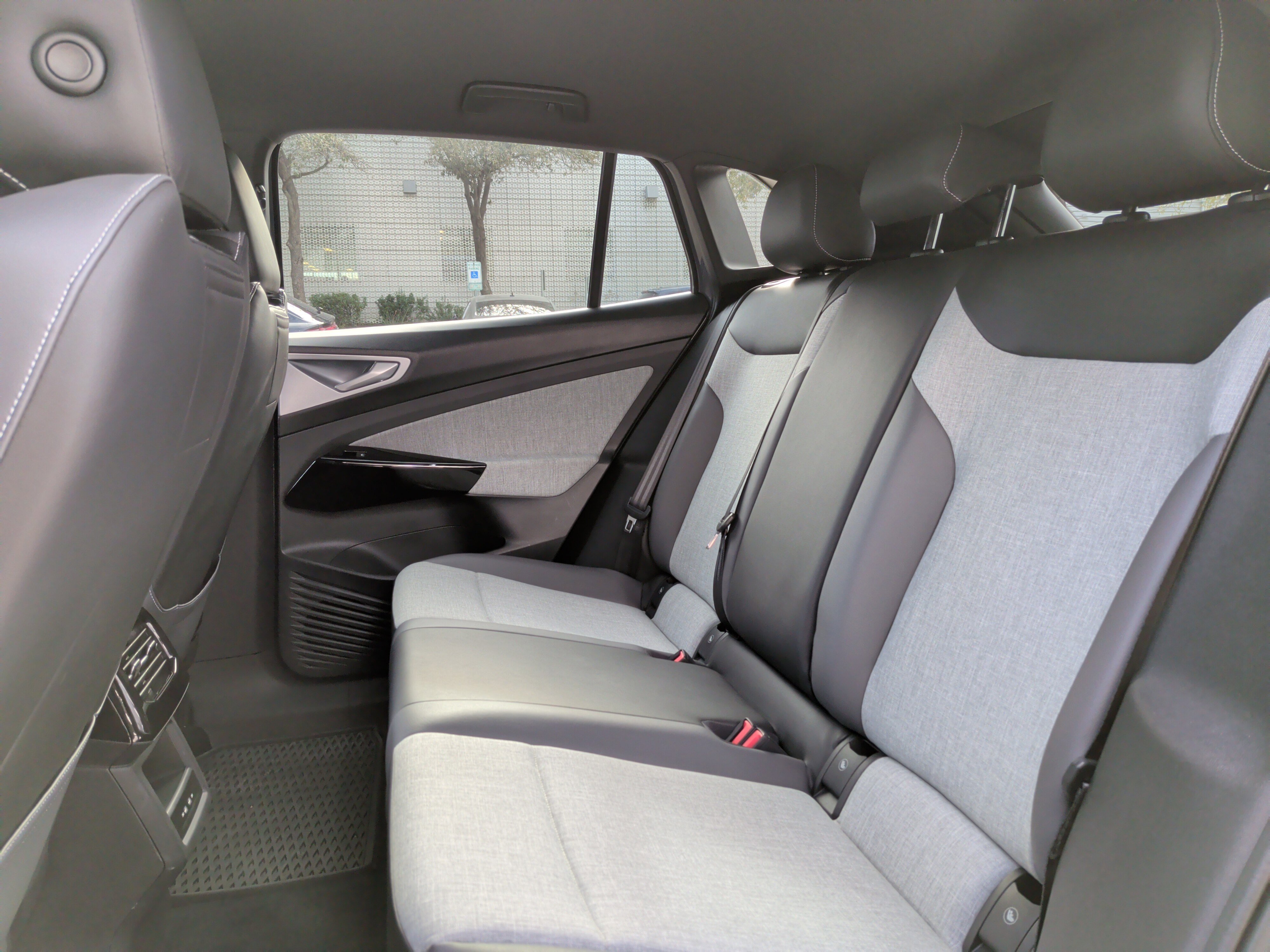 Used 2023 Volkswagen ID.4 Pro image 30