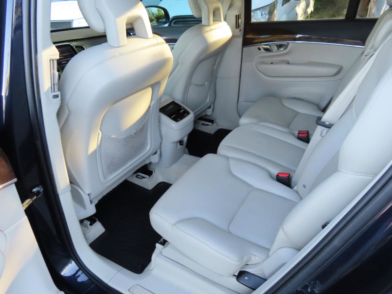 Used 2016 Volvo XC90 T6 Momentum AWD/4WD image 13