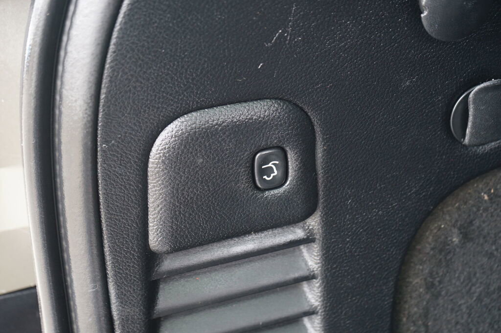 Used 2012 Jeep Grand Cherokee SRT8 w/ Luxury Group II image 27