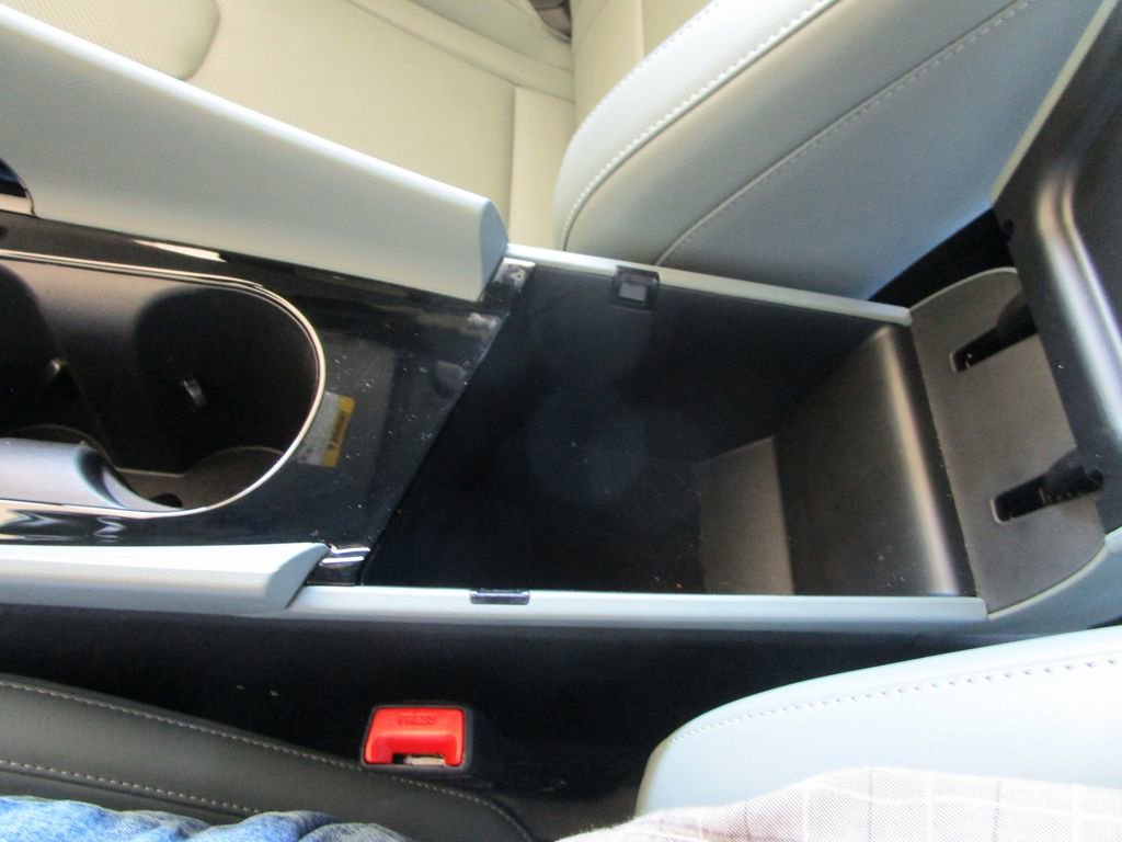 Used 2025 Hyundai Elantra Limited image 39