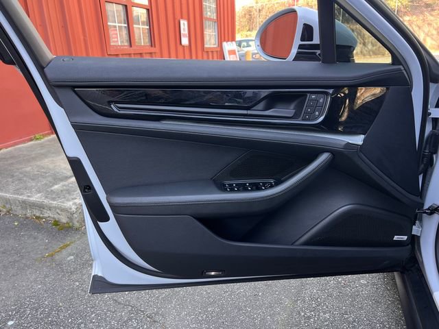Used 2025 Porsche Panamera w/ Premium Package image 10