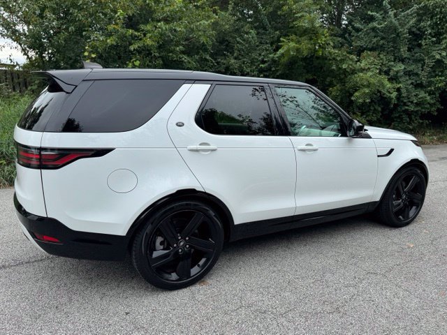 Used 2024 Land Rover Discovery Dynamic SE AWD/4WD image 5