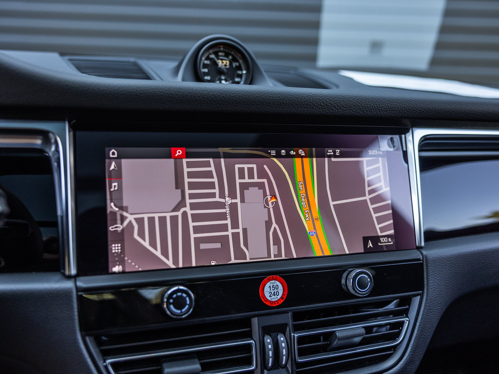 Certified 2026 Porsche Macan AWD/4WD image 18