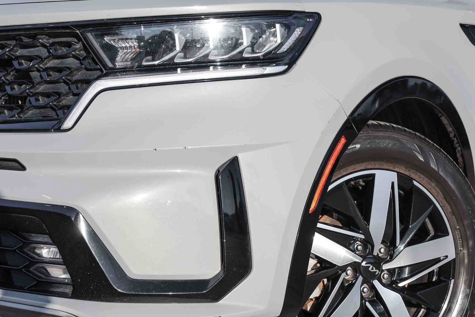Used 2022 Kia Sorento EX w/ Panoramic Sunroof Package FWD image 12