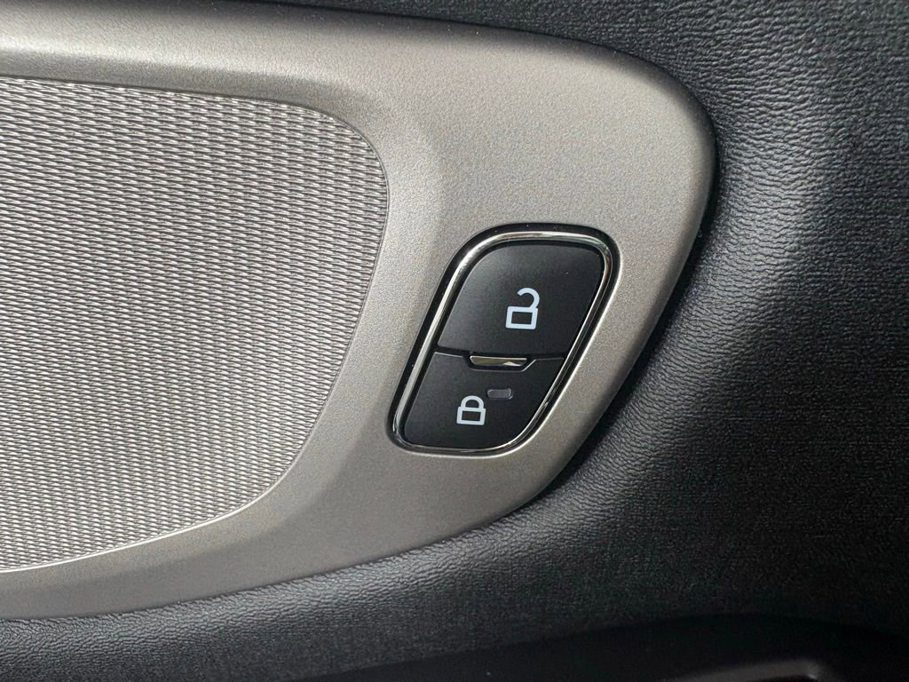 Used 2025 Ford Expedition Active image 14