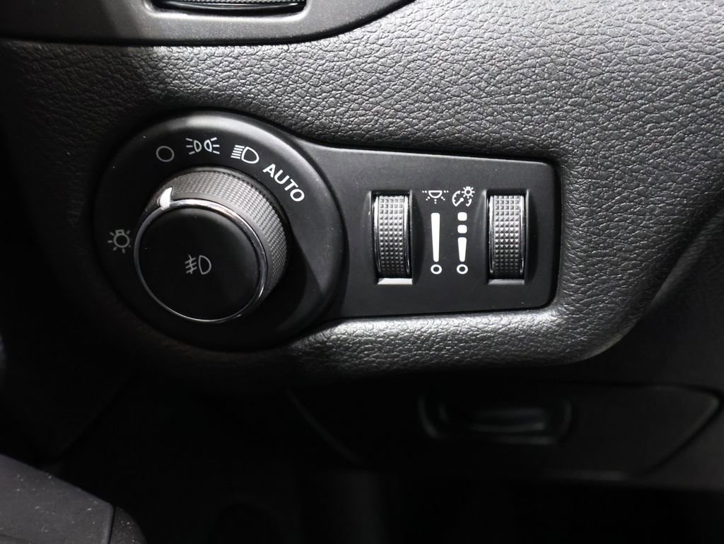 Used 2021 Jeep Cherokee Trailhawk image 33