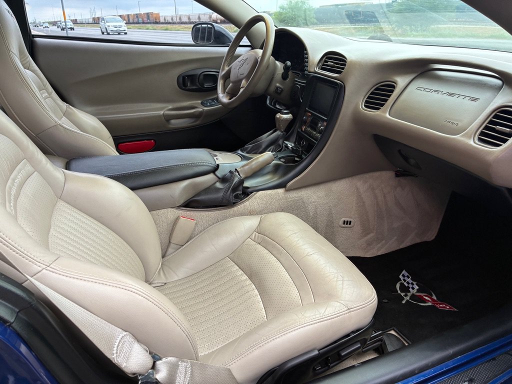 Used 2004 Chevrolet Corvette Coupe w/ Preferred Equipment Group RWD image 31