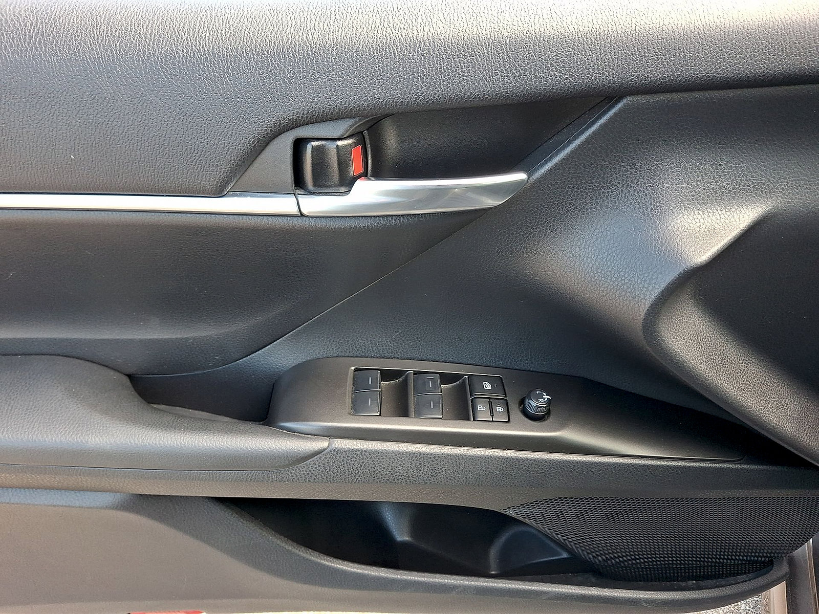 Used 2024 Toyota Camry SE FWD image 10