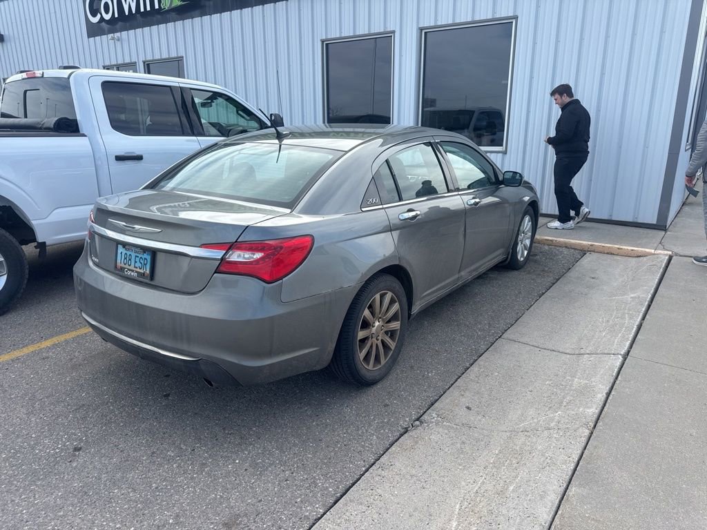 Used 2013 Chrysler 200 Limited FWD image 3
