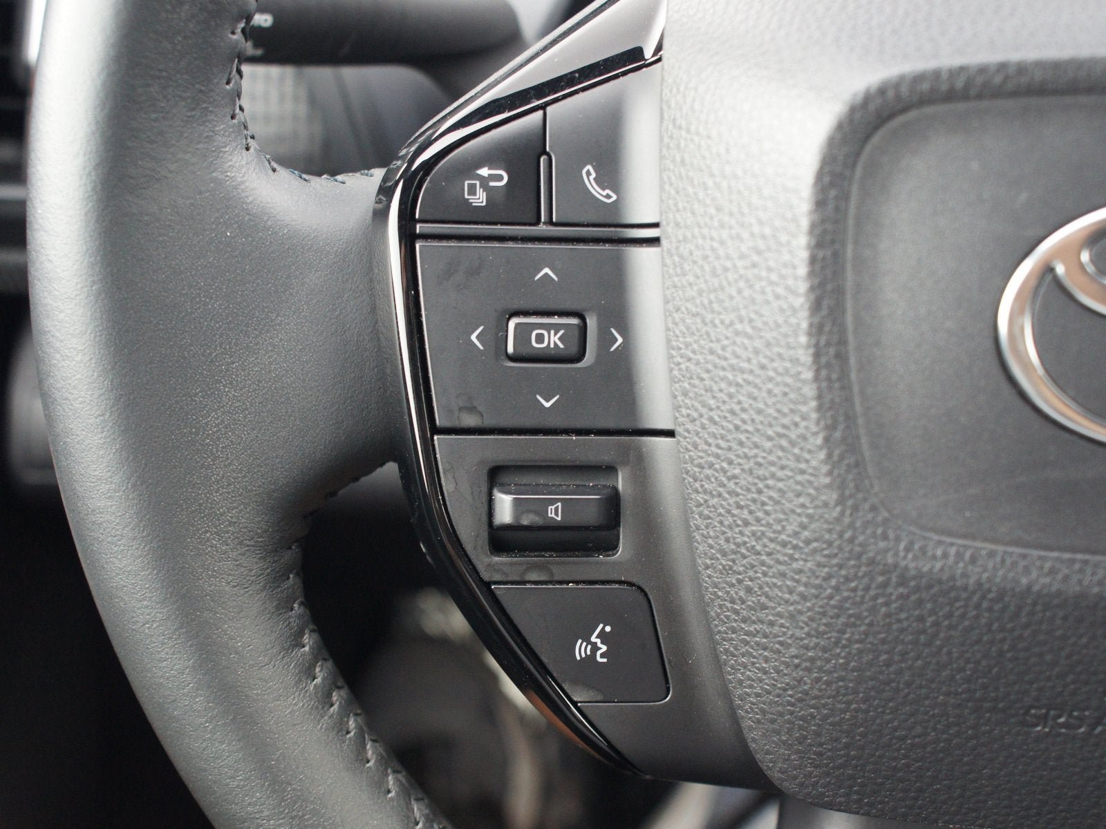 Used 2023 Toyota bZ4X AWD image 10