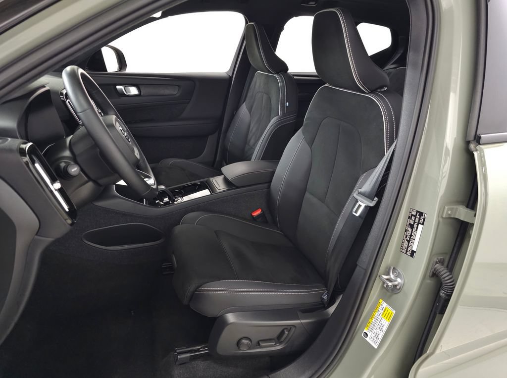 Used 2023 Volvo XC40 Recharge Plus w/ Protection Package Premier AWD/4WD image 17