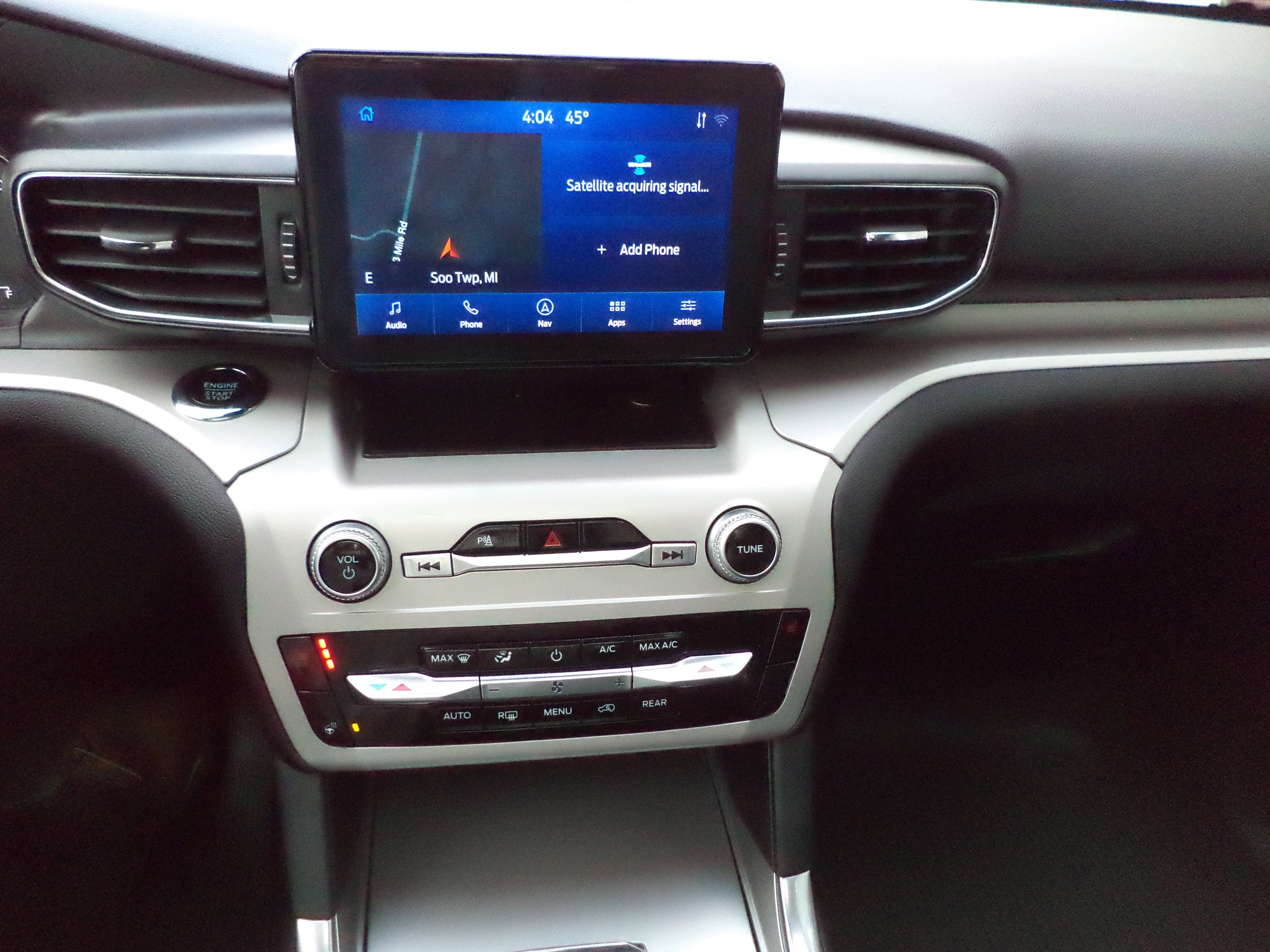 Used 2023 Ford Explorer XLT w/ Equipment Group 202A image 12