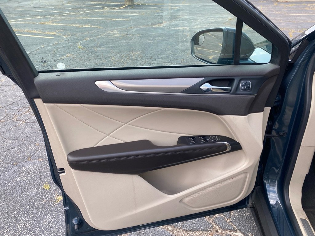 Used 2019 Lincoln MKC Premiere image 10