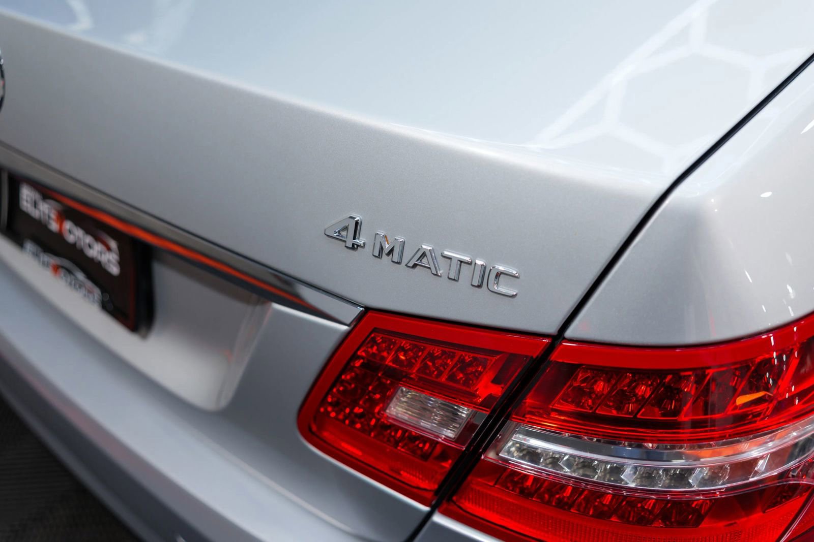 Used 2010 Mercedes-Benz E 550 4MATIC Sedan image 20
