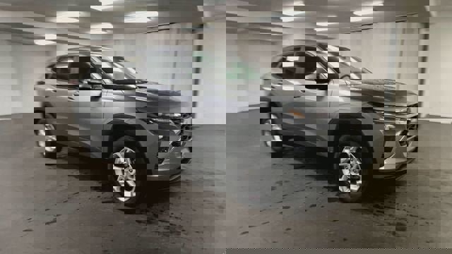 New 2026 Chevrolet Trax LS w/ LS Convenience Package FWD image 2