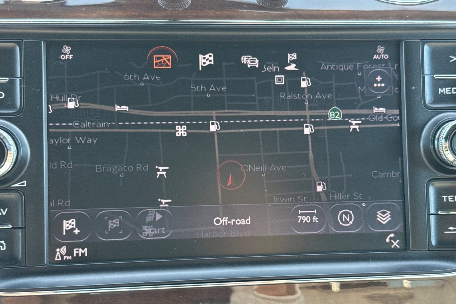 Used 2018 Bentley Bentayga image 25