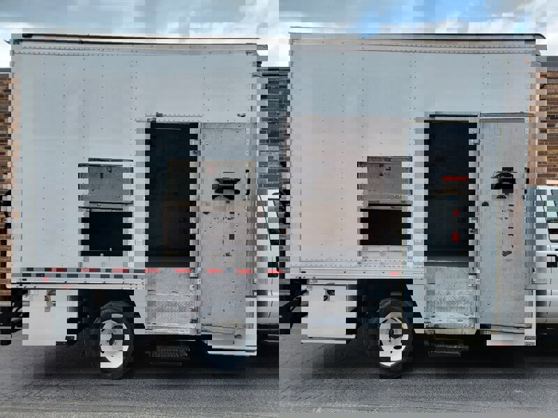 Used 2016 Ford F550 2WD Regular Cab Super Duty image 25