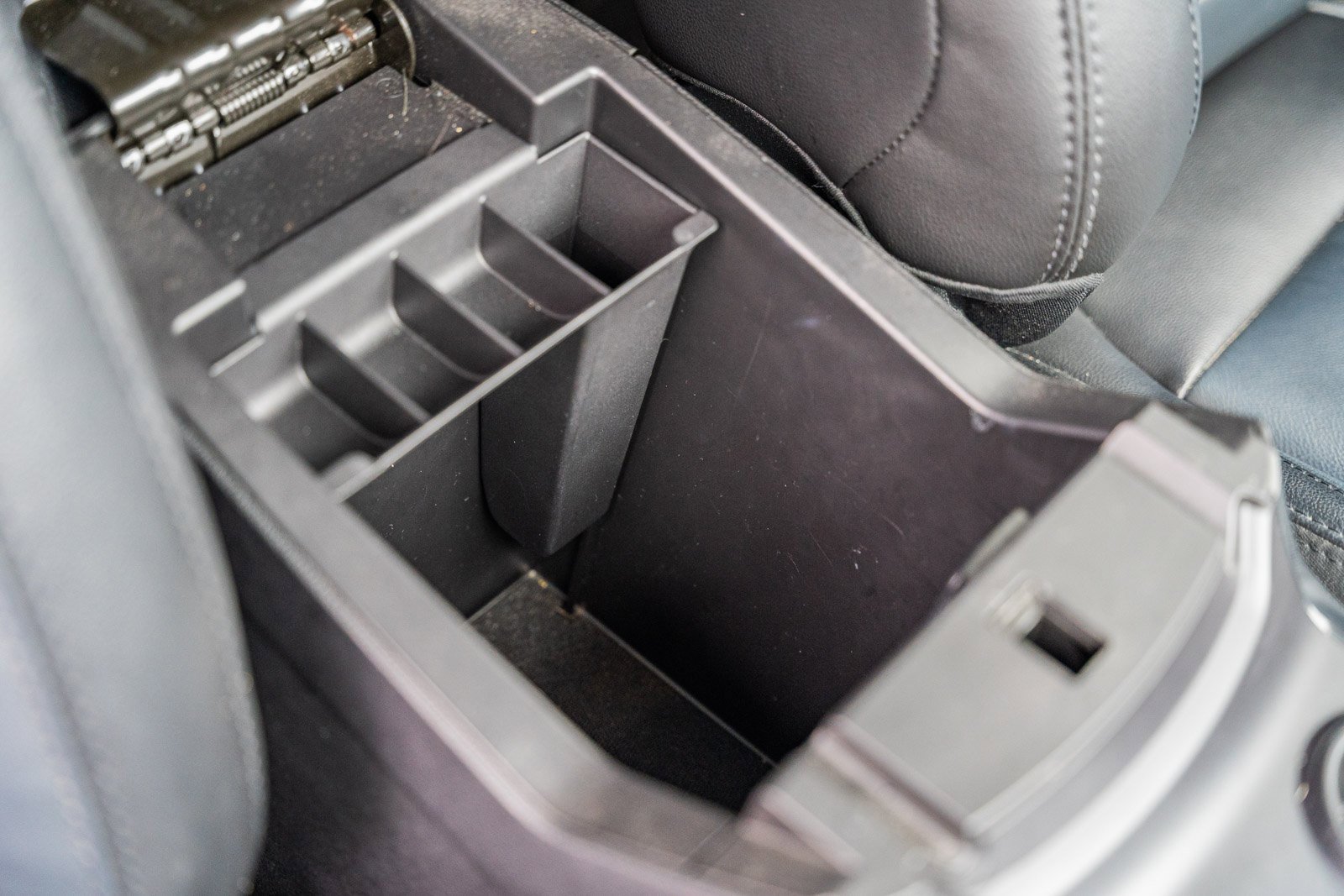 Certified 2018 Ford Explorer XLT w/ Equipment Group 202A image 11