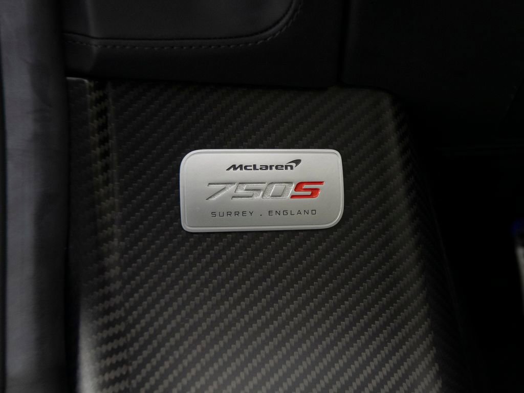 Used 2024 McLaren 750S Spider RWD image 32
