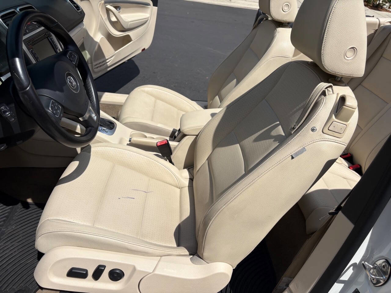 Used 2013 Volkswagen Eos Komfort image 30